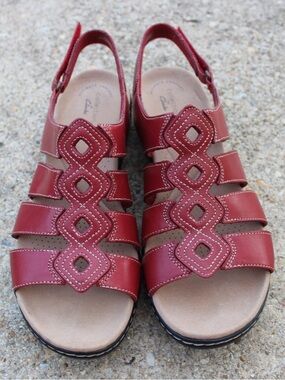 Clarks Collection Women's Red Leather "Leisa Ruby" Gladiator Sandal Sz 11 Wide